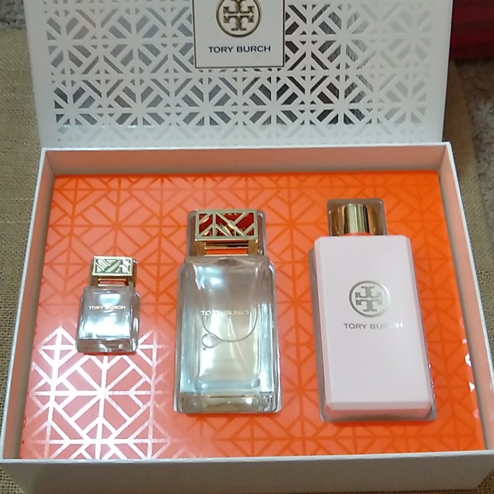 Women's NIB Tory Burch 3.pc set Signature Collecti